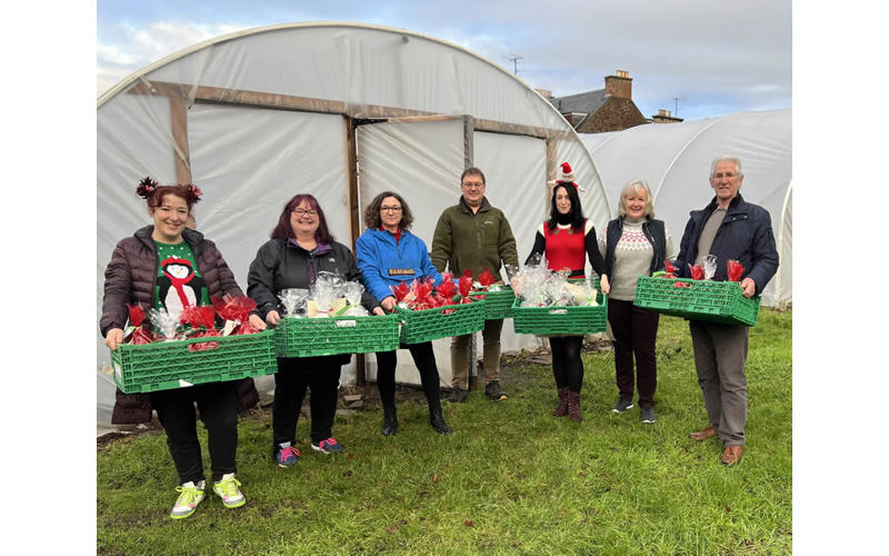 Festive Cheer from Community Volunteers Festive Cheer from Community Volunteers